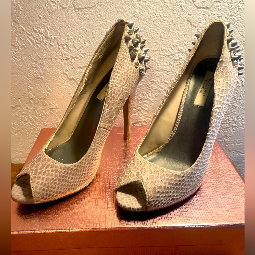 Vera Wang. Size 7 Stiletto Studded/Spike High Heel. Khaki Snakeskin. Peep toe.